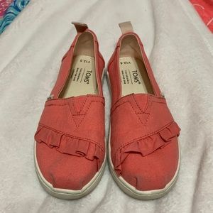 Girls ruffle TOMS